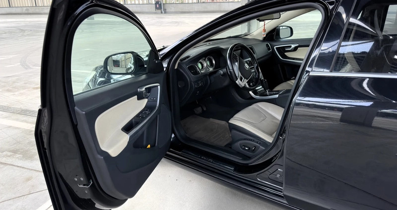 Volvo V60 cena 34900 przebieg: 262000, rok produkcji 2011 z Olsztyn małe 781